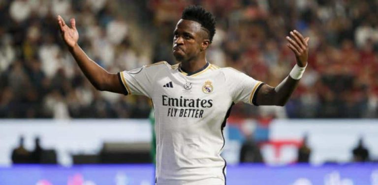 El Madrid denuncia insultos racistas contra Vinicius en Montjuic y en el Metropolitano