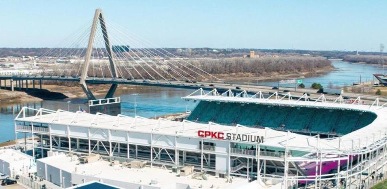 Construyen el primer estadio del mundo solo para fútbol femenino