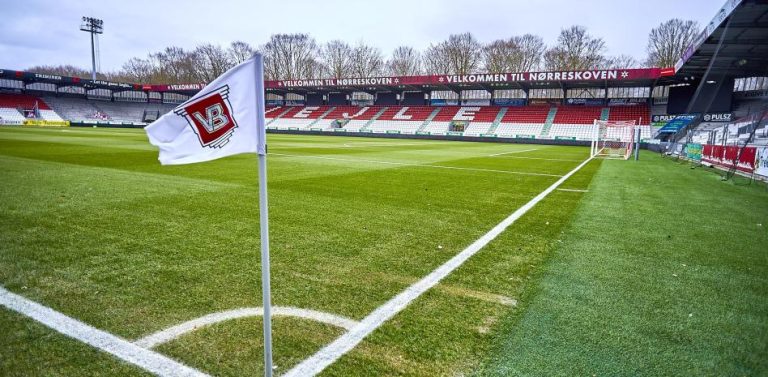 Controversia en twitter por el estadio que acogerá el Dinamarca-España