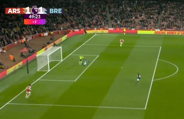 (VIDEO) El terrible blooper del arquero del Arsenal