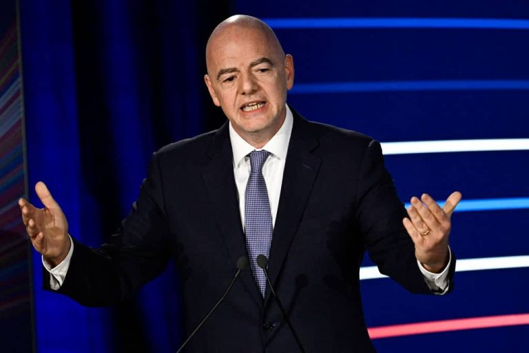 Infantino: “La FIFA rechaza completamente las tarjetas azules”
