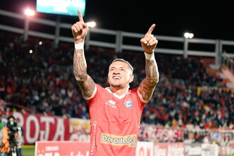 (VIDEO) SE PASEA EN PERÚ: Carlos Garcés le dio el triunfo a Cienciano con un doblete