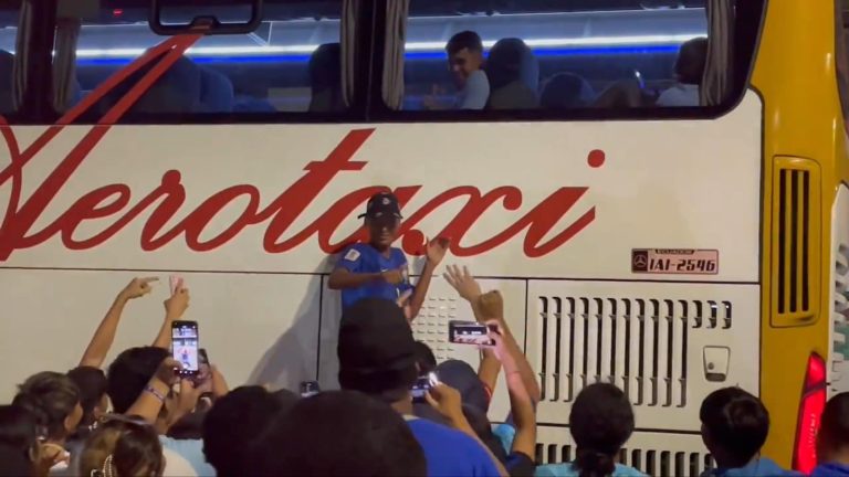 (VIDEO) Así despidieron los hinchas de Emelec a Kendry Páez