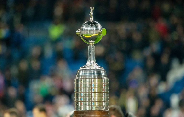Árbitros definidos para BSC, LDU e IDV en Libertadores