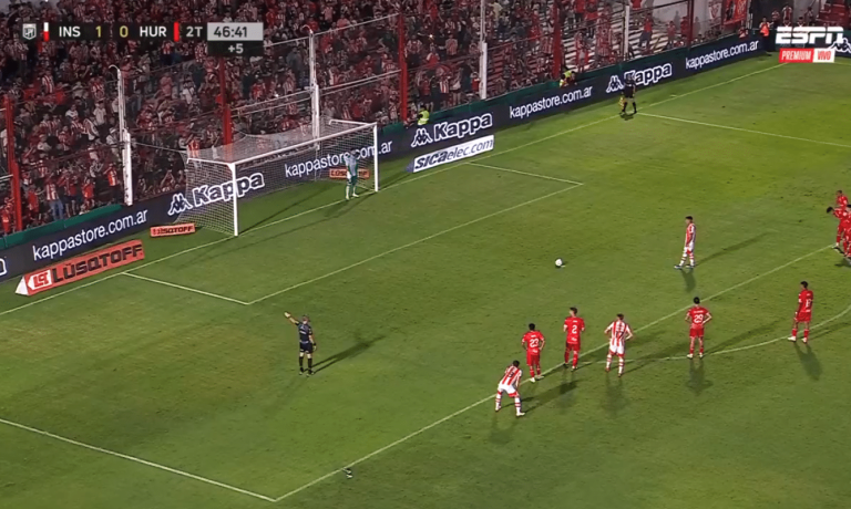 (VIDEO) La particular estrategia de Hernán Galíndez para intentar atajar un penal