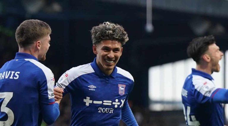 El Ipswich Town de Jeremy Sarmiento ¡GOLEÓ 6-0! en la Championship