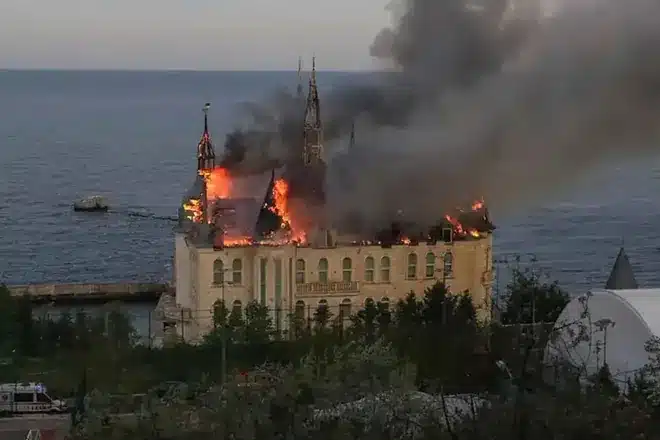 #StudioNews | 5 muertos y más de 30 heridos en el bombardeo de Rusia al castillo de ‘Harry Potter’