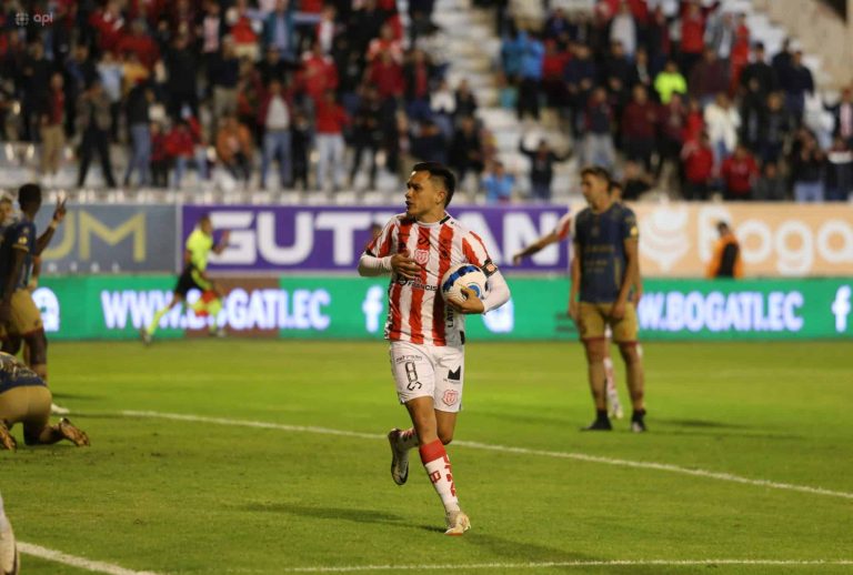 LO DIO VUELTA: T. Universitario derrotó al Deportivo Cuenca en el Bellavista
