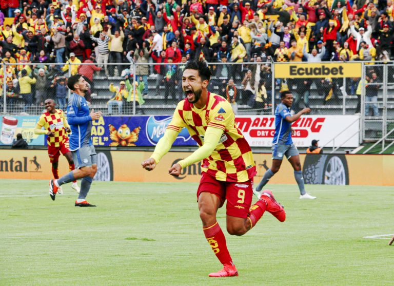 (VIDEO) FIN DEL INVICTO: Emelec cayó ante Aucas en el Gonzalo Pozo