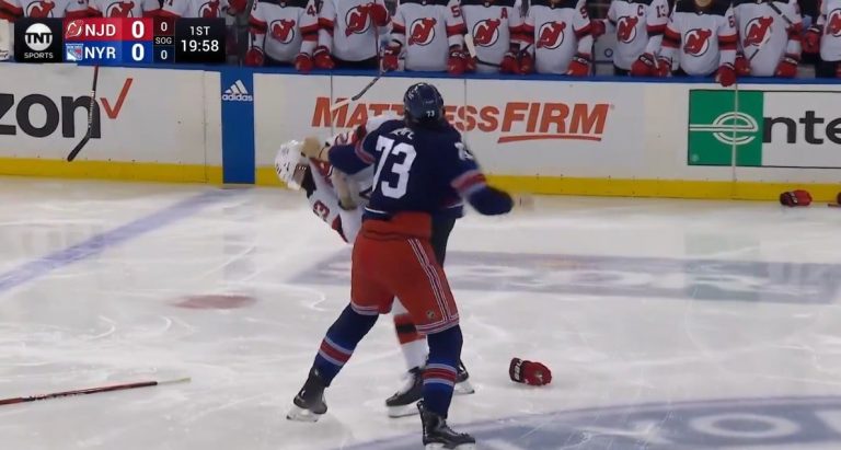 #NTF (VIDEO) LOCURA EN LA NHL: Pelea campal dejó 8 expulsados a los 2 segundos del inicio