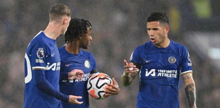 Reportan que el Chelsea usó una cláusula para ampliar los contratos de Enzo Fernández y Mudryk