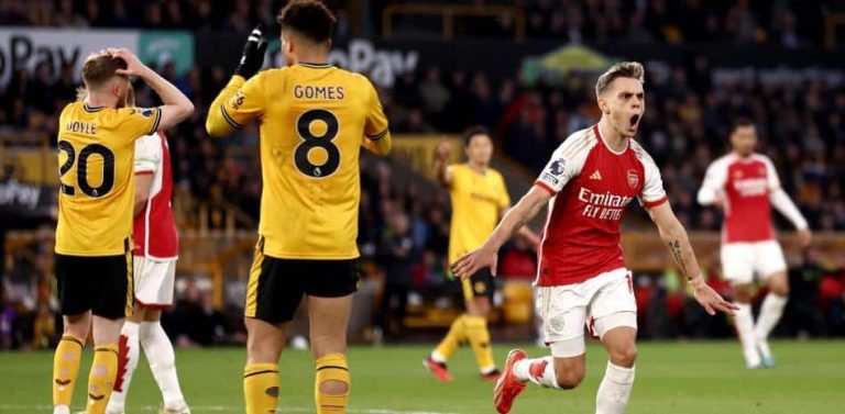 El Arsenal no nota la ‘resaca’ Champions y sigue en la lucha por la Premier