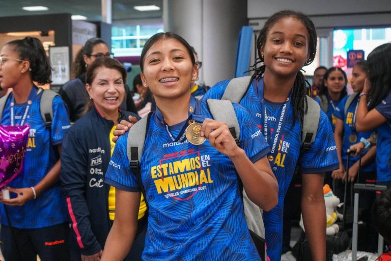 (VIDEO) YA PIENSAN EN EL MUNDIAL: La Tri Femenina Sub 17 arribó a Quito