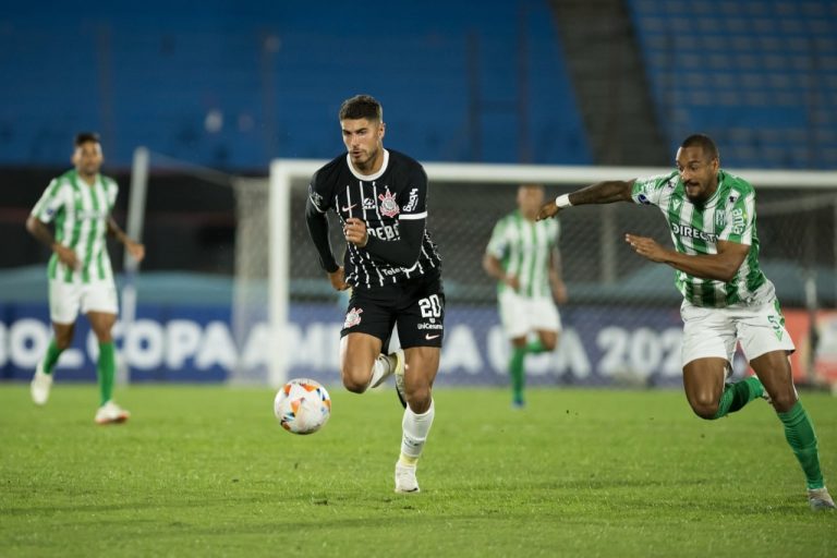 (VIDEO) Racing (U) y Corinthians igualaron en el arranque de la Sudamericana