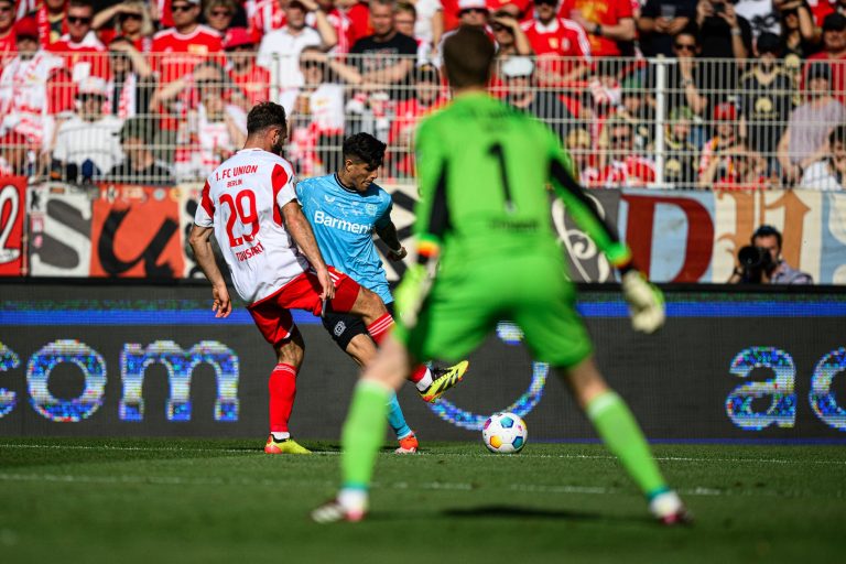 (VIDEO) ¡A UN PARTIDO DEL TÍTULO! Triunfo del B. Leverkusen con Hincapié como titular