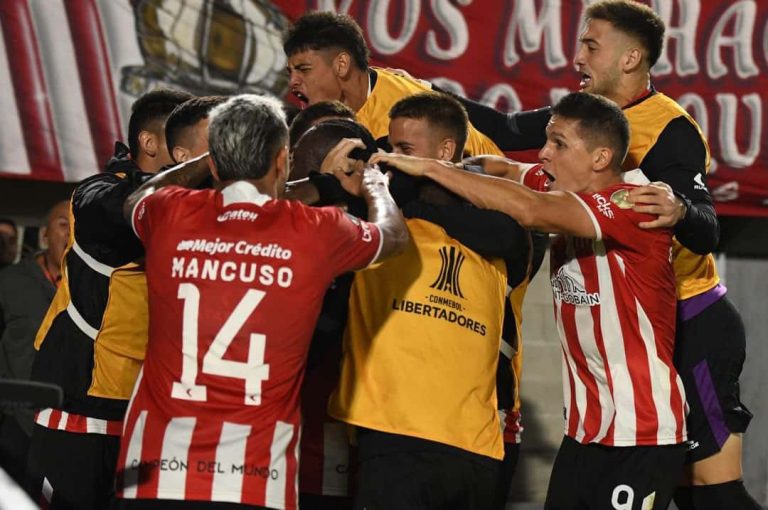 (VIDEO) Estudiantes remontó y derrotó a The Strongest por la Libertadores