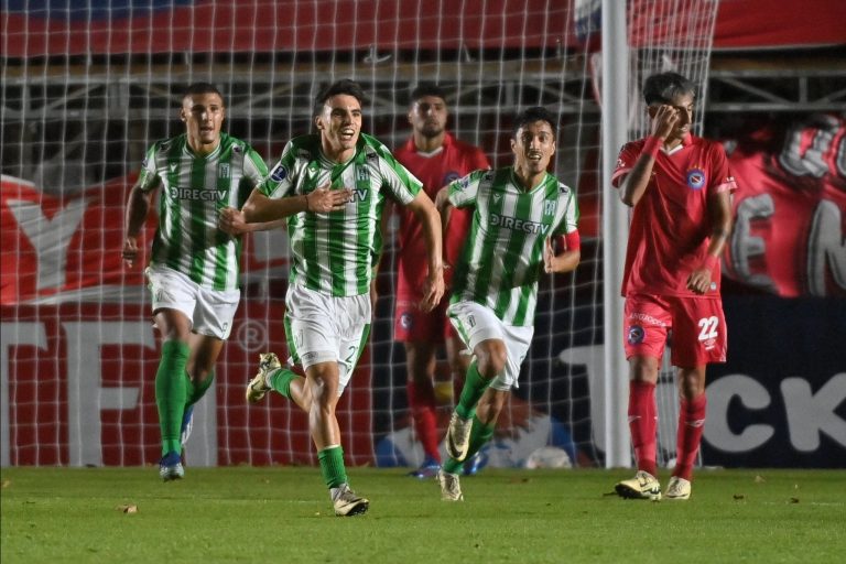 (VIDEO) Sudamericana: Racing (U) goleó de visita a Argentinos Juniors