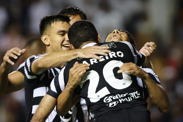 (VIDEO) Libertad goleó y sumó sus primeros puntos en Libertadores
