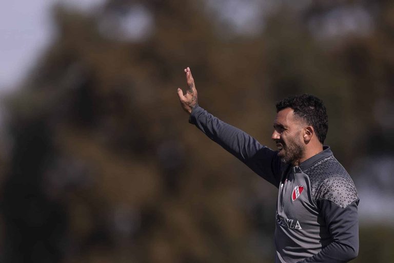 Preocupación por Carlos Tévez: Fue internado por un dolor en el pecho