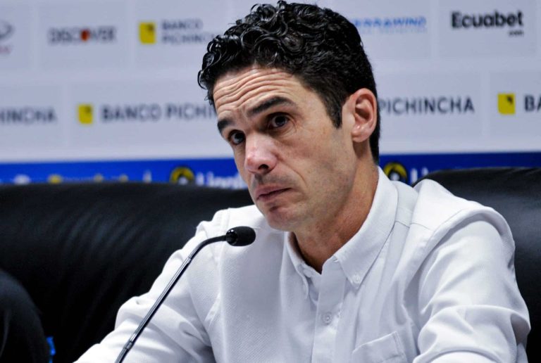 Josep Alcácer: “El triunfo le da confianza al equipo para seguir luchando”