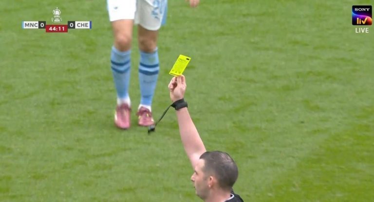 Moi Caicedo vio la amarilla Vs. City en la FA Cup