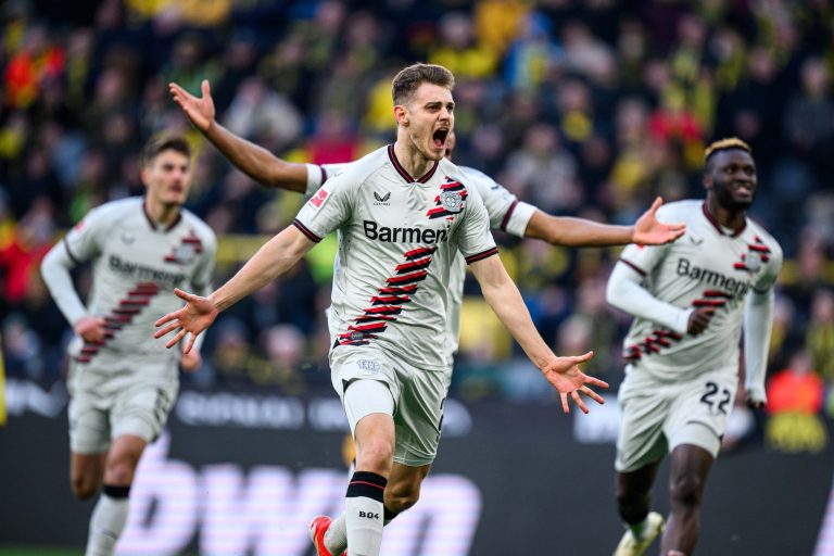 (VIDEO) IMBATIBLES: Bayer Leverkusen rescató el invicto en el minuto 97′