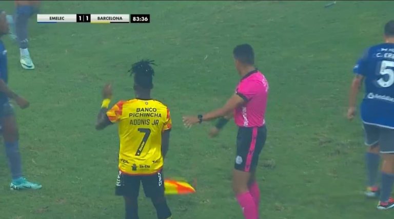 (VIDEO) ¿Debió Adonis Preciado ser expulsado en el Clásico?