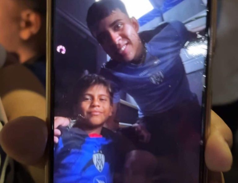 (VIDEO) ¡Muchos sí lo quieren! Kendry se tomó fotos y firmó autógrafos en el Capwell