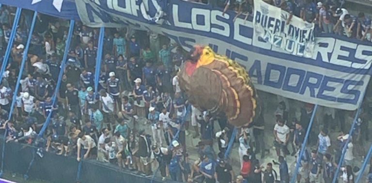 (FOTO) SACARON UN PAVO: Así recibieron los hinchas de Emelec a BSC en el Capwell