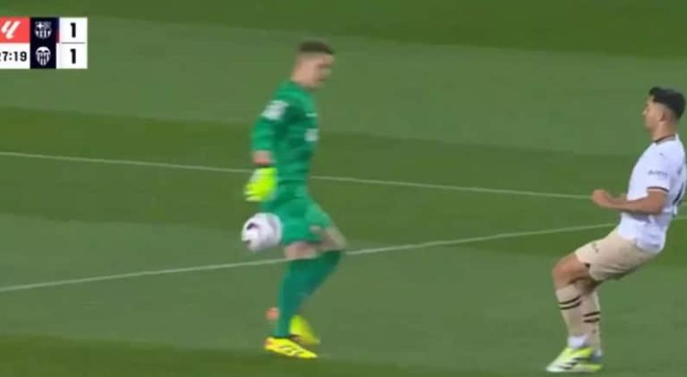 (VIDEO) Insólito blooper de Ter Stegen frente al Valencia