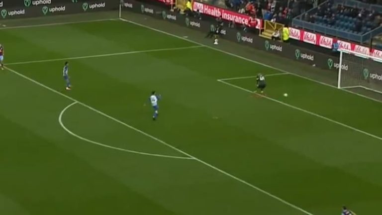 (VIDEO) Este arquero tuvo un insólito ‘blooper’ a favor del Brighton