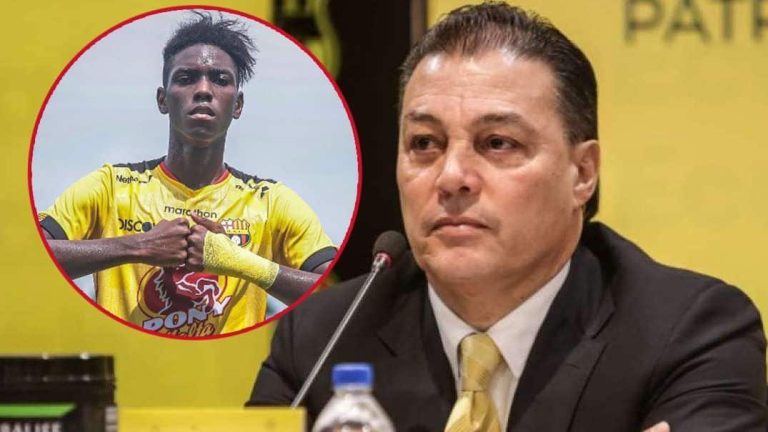 (FOTO) El regalo de Allen Obando para Alfaro Moreno
