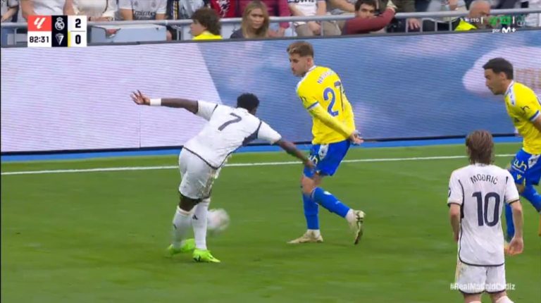 (VIDEO) ¡Era el pase gol del año! La rabona de Vinicius en el Bernabéu