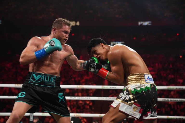 #NTF (VIDEO) Canelo Álvarez vence a Jaime Munguía y retiene sus 4 títulos mundiales