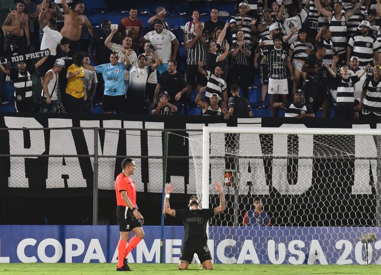 (VIDEO) Corinthians venció a Nacional de Paraguay por la Sudamericana