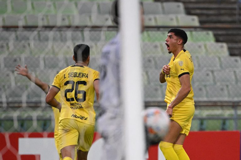 (VIDEO) Peñarol se impuso de visita a Caracas en la Libertadores