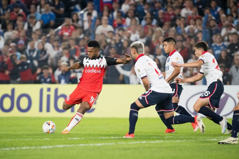 (VIDEO) Nacional salvó empate frente a River en Uruguay