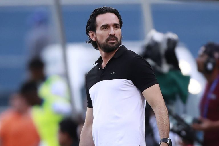 Gerardo Espinoza seguirá como DT de Aucas