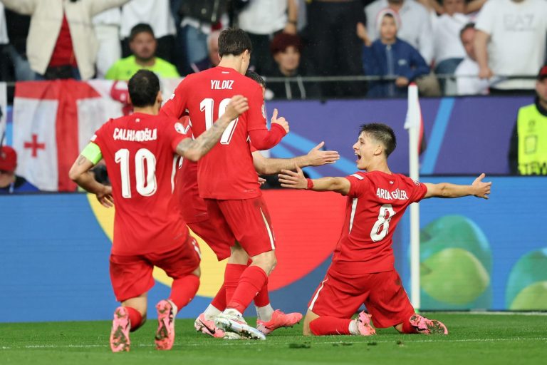 (VIDEO) CON GOLAZO DE ARDA GÜLER: Turquía venció a Georgia en un partidazo