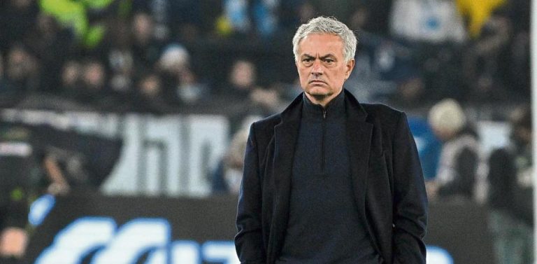 ¡Mourinho vuelve a los banquillos!