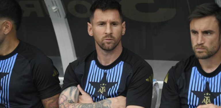 Scaloni defiende la suplencia de Messi