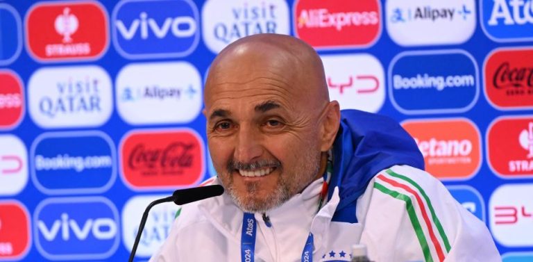 Spalletti: “Estamos dispuestos a mancharnos el traje”