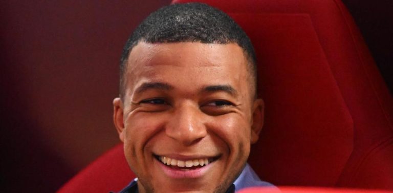 “¡Cómo es posible! A Mbappé le han enderezado la nariz”