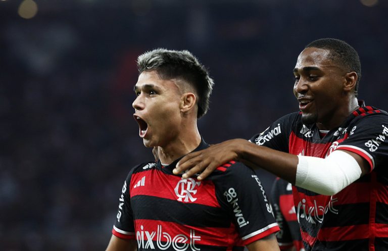 (VIDEO) Flamengo ganó y se mantiene en la cima del Brasileirao