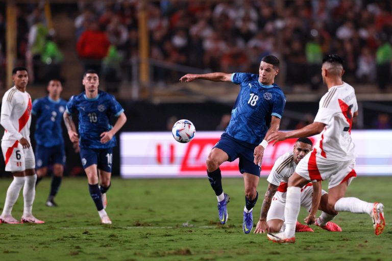 EN EL DEBUT DE ALEX ARCE: Paraguay igualó sin goles ante Perú