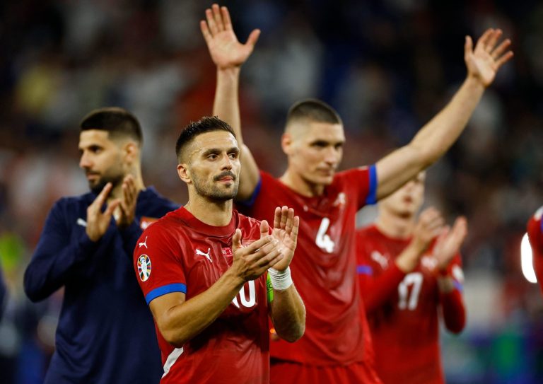 Serbia amenaza con abandonar la Eurocopa