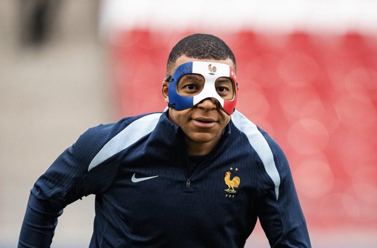¡GUARDA LA MÁSCARA! Mbappé será suplente ante Países Bajos