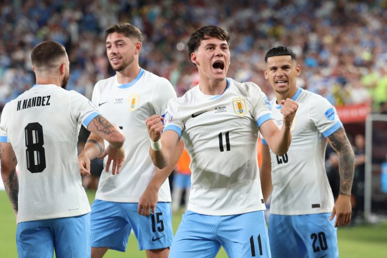 (VIDEO) CONTUNDENTE 5-0: Uruguay goleó a Bolivia y clasificó a cuartos de final