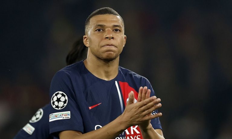 Mbappé le exige 100 millones de euros al PSG por impagos