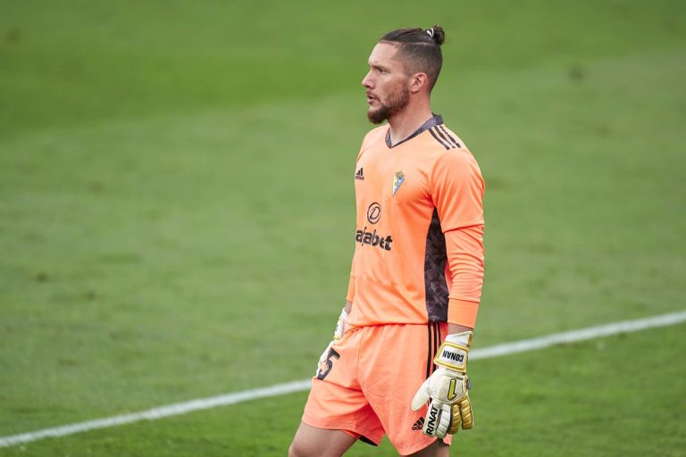¿EL HEREDERO DE ARMANI? “River y Cádiz, a un paso del acuerdo”
